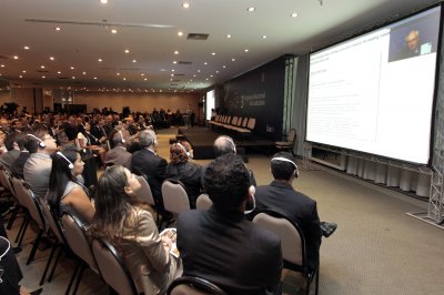  3&deg; Encontro Nacional do Judici&aacute;rio: Participantes acompanham a confer&ecirc;ncia do professor Robert Kaplan.