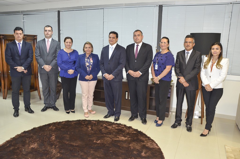 assina-termo-cessao-sala-oab-tjac-jun16-4