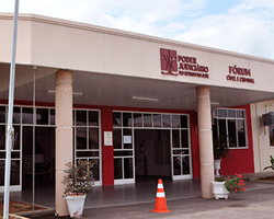 imagem da faixada da Cidade da Justiça de Cruzeiro do Sul