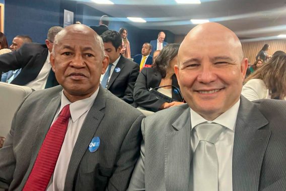 Desembargador Samoel Evangelista, acompanhado do corregedor-geral de Justiça do TJPA, José Roberto Pinheiro